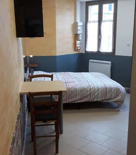 A 200m Du Chateau 30 Min Du Circuit Du Mans Le Lude