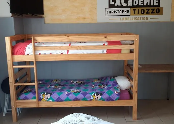 A 200m Du Chateau 30 Min Du Circuit Du Mans